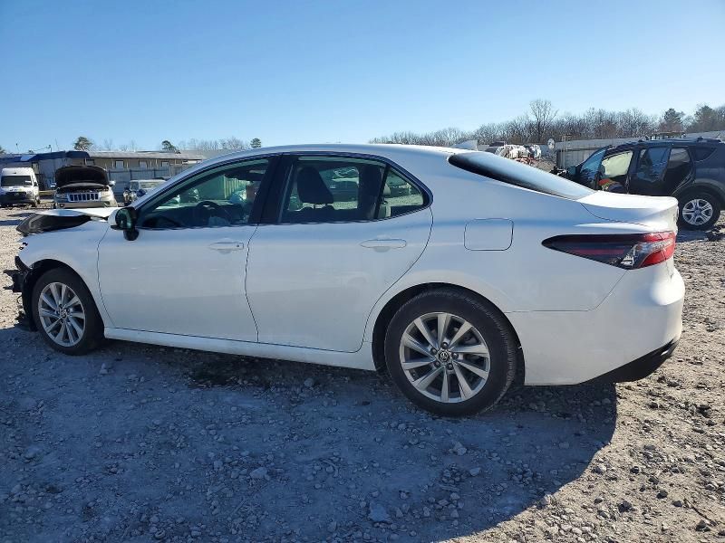 2024 Toyota Camry le