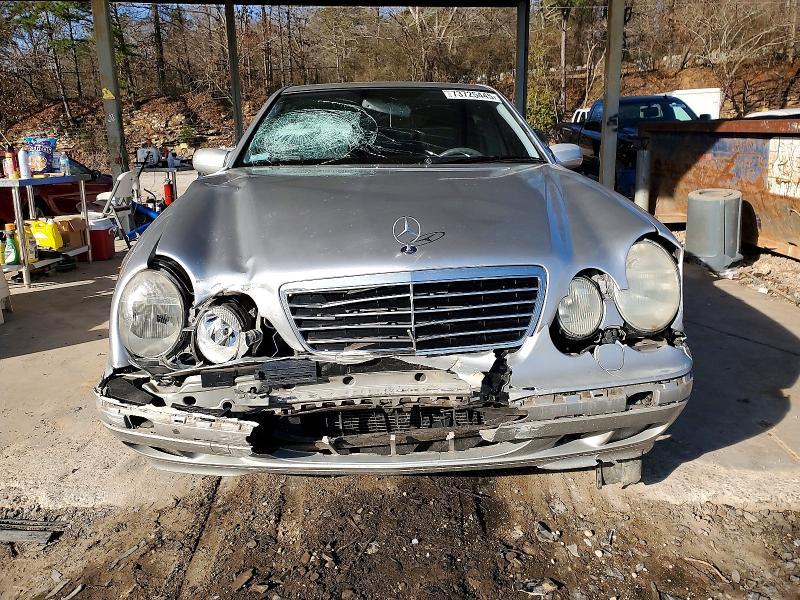 2001 Mercedes-Benz E 320