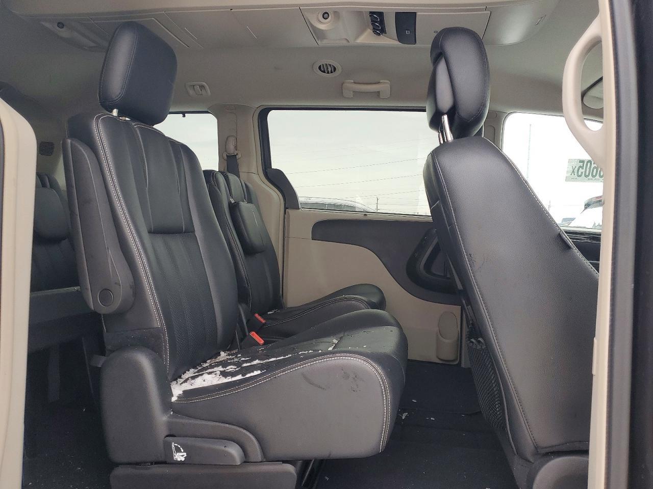 2015 Chrysler Town & Country Touring l