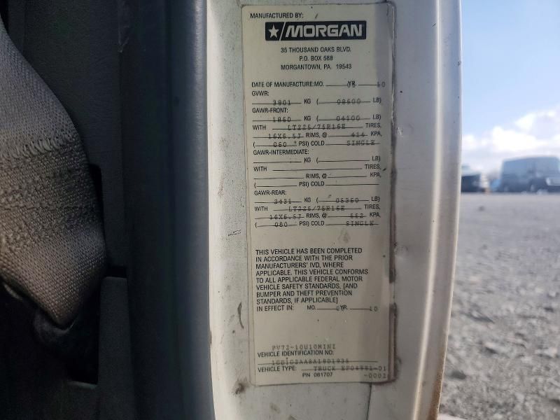 2010 GMC Savana BOX Truck