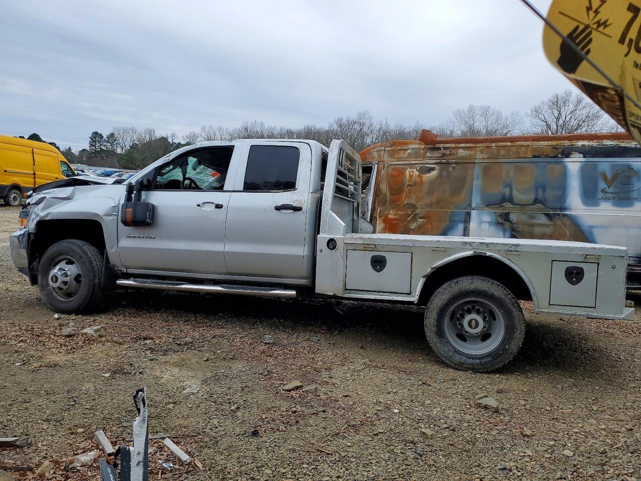 2016 Chev Rolet Silverado 3500 Flatbed Truck