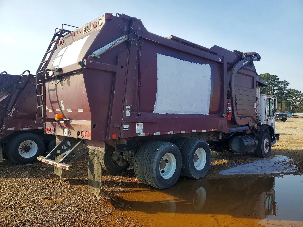 2007 Mack MR688S Refuse Truck