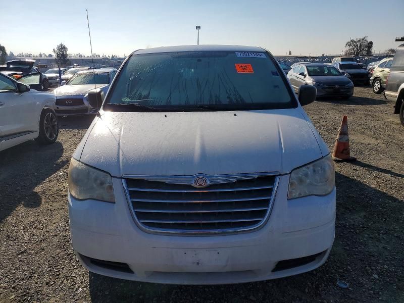 2010 Chrysler Town & Country lx