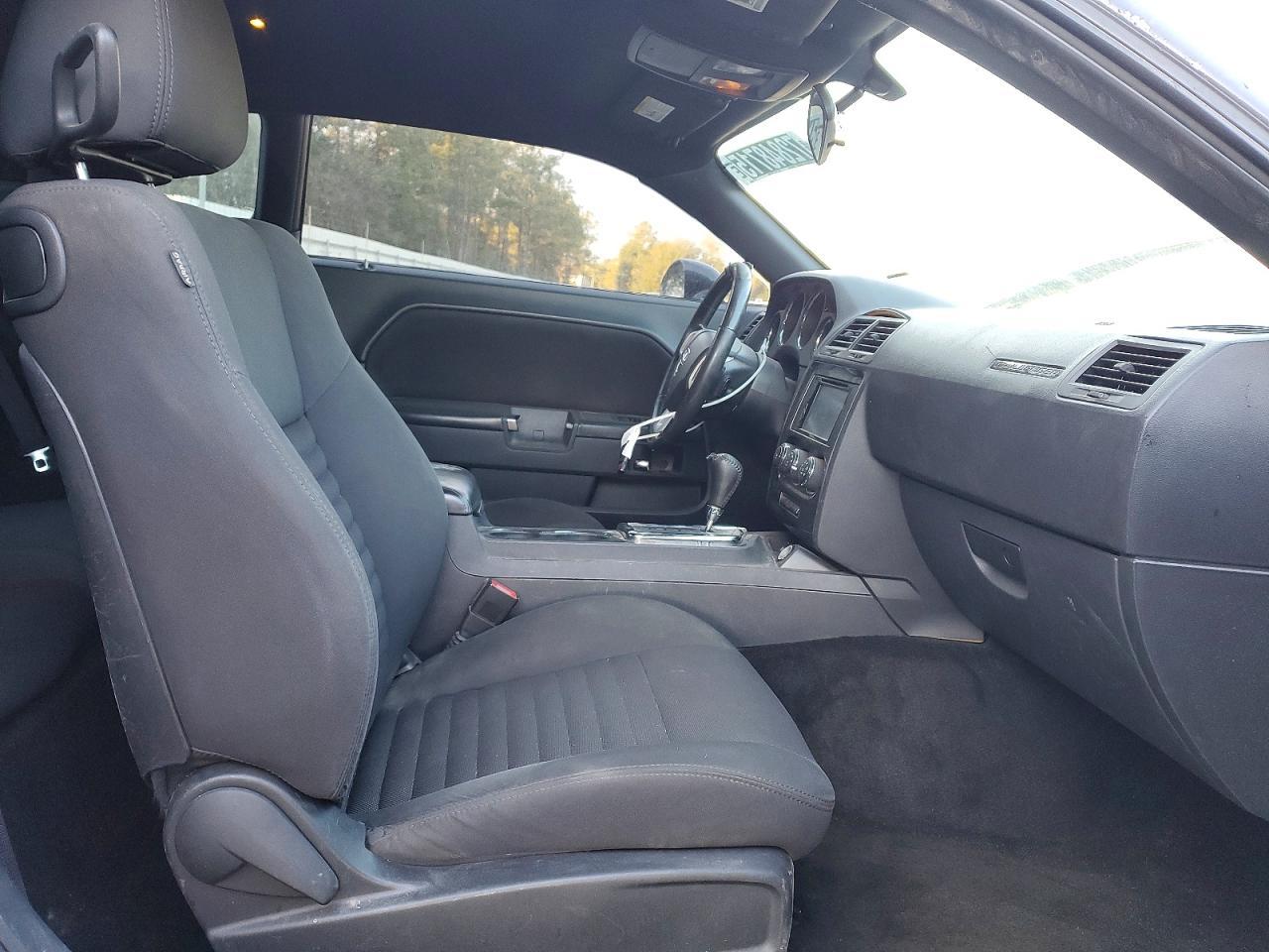 2013 Dodge Challenger sxt