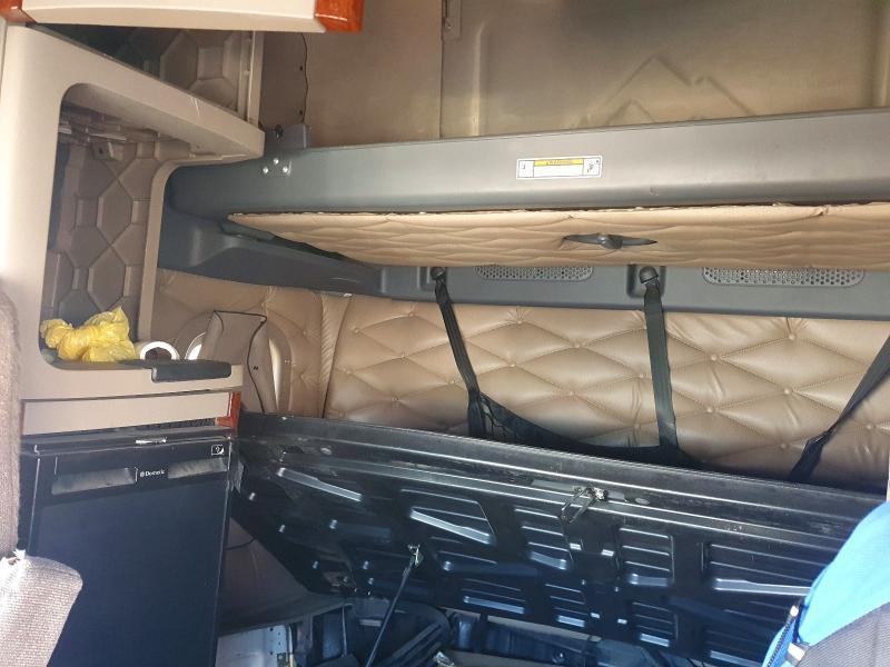 2017 Freightliner Cascadia 125 Semi Truck