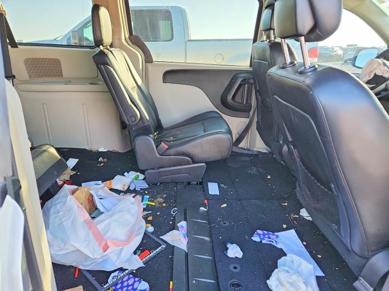 2014 Chrysler Town & Country Touring