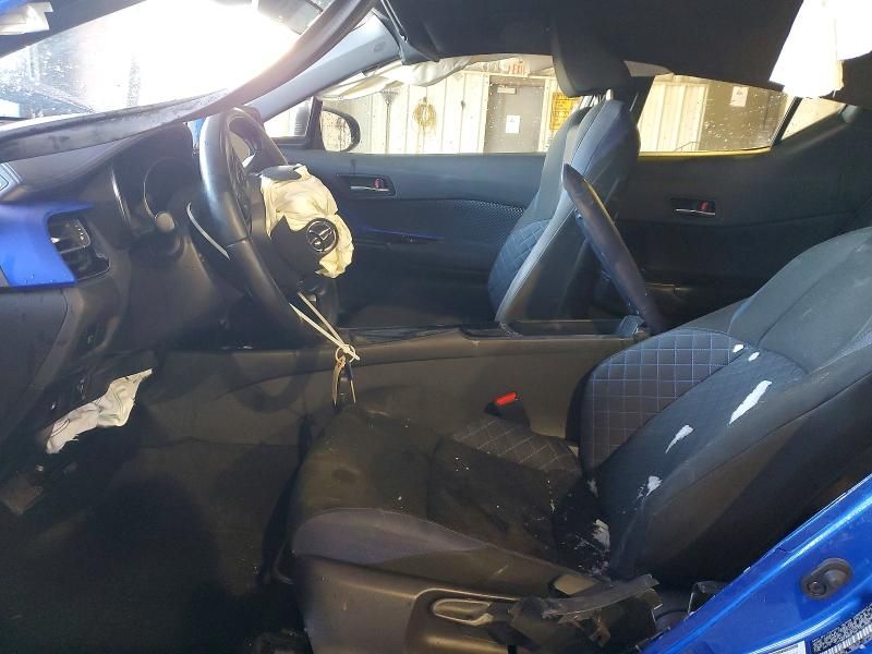 2021 Toyota C-hr xle