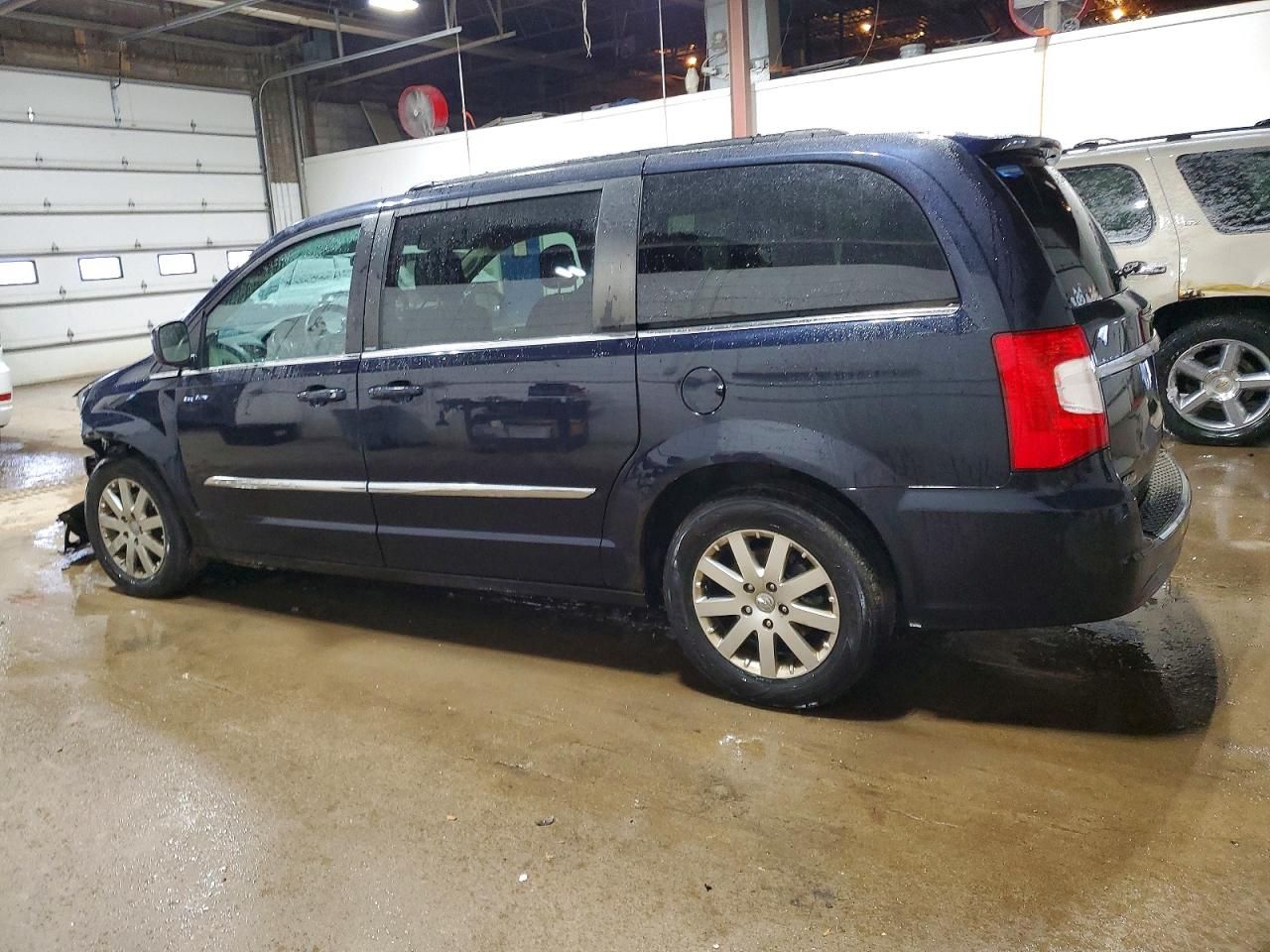 2011 Chrysler Town & Country Touring l