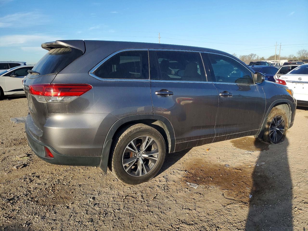 2018 Toyota Highlander le