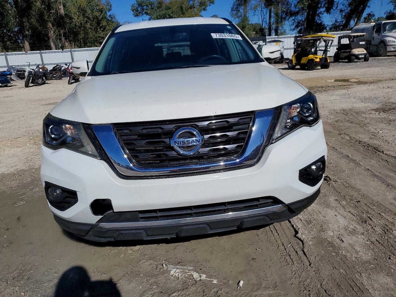 2017 Nissan Pathfinder s