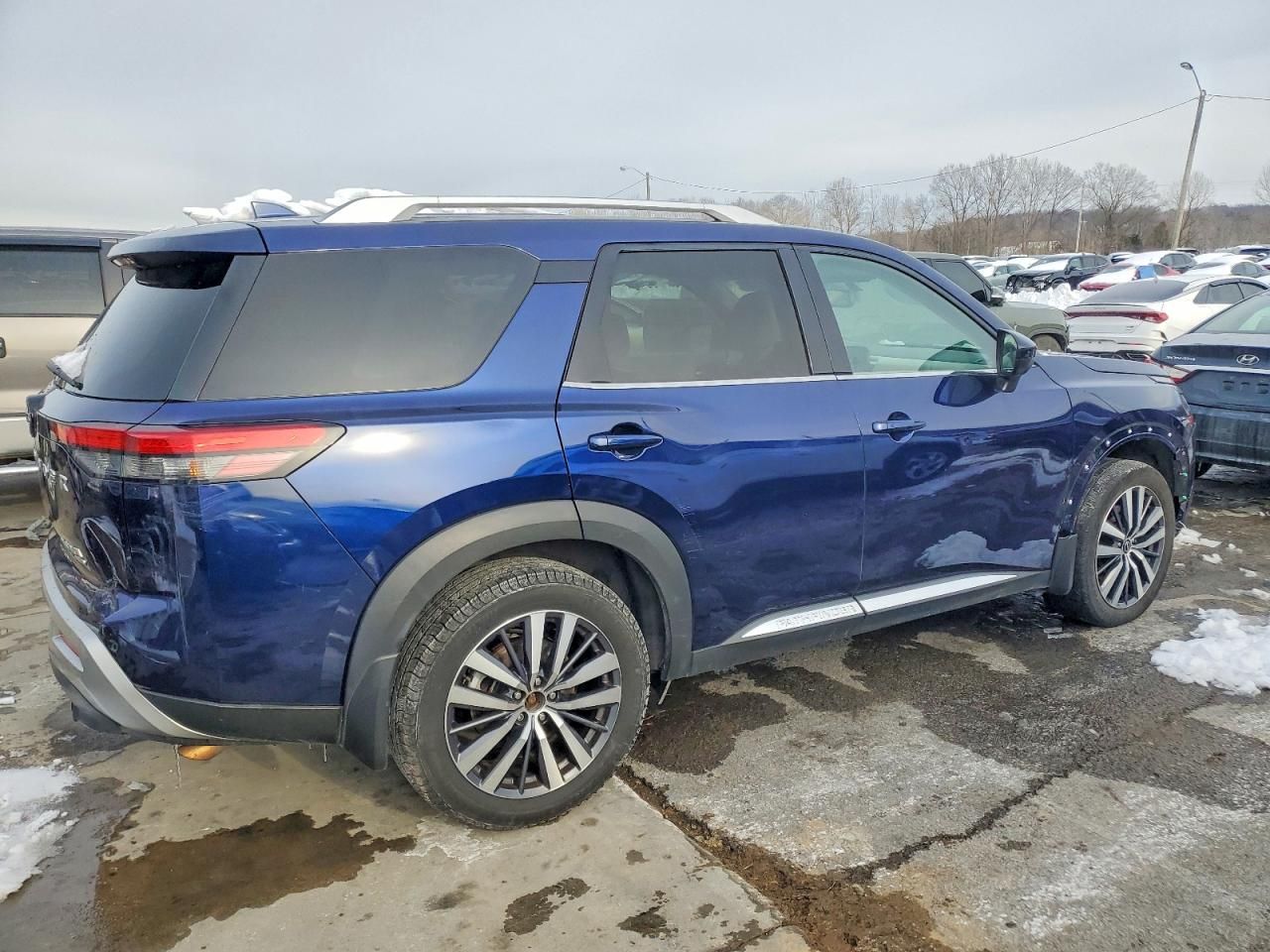 2022 Nissan Pathfinder Platinum