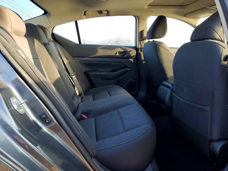 2023 Nissan Altima sv