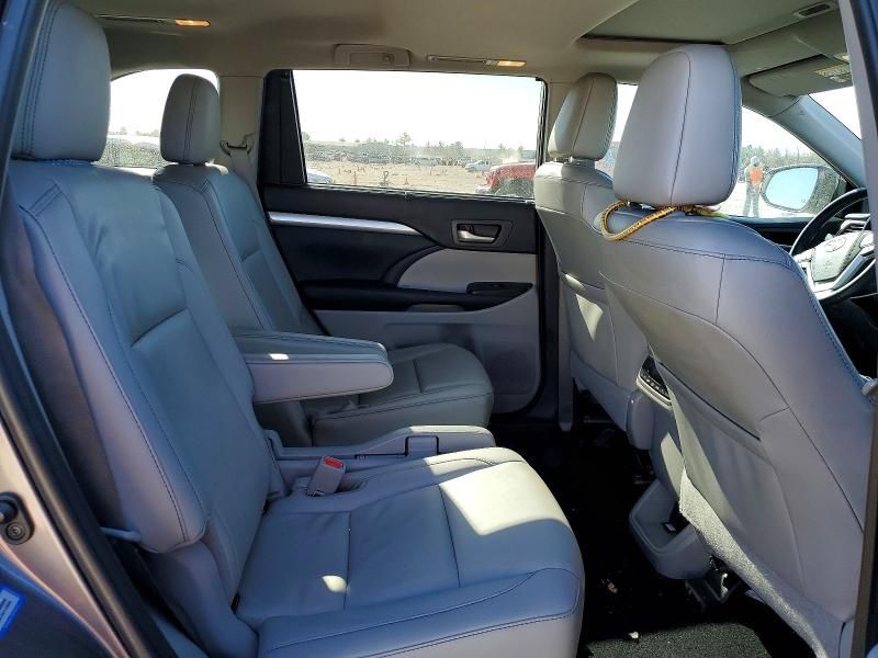 2019 Toyota Highlander se