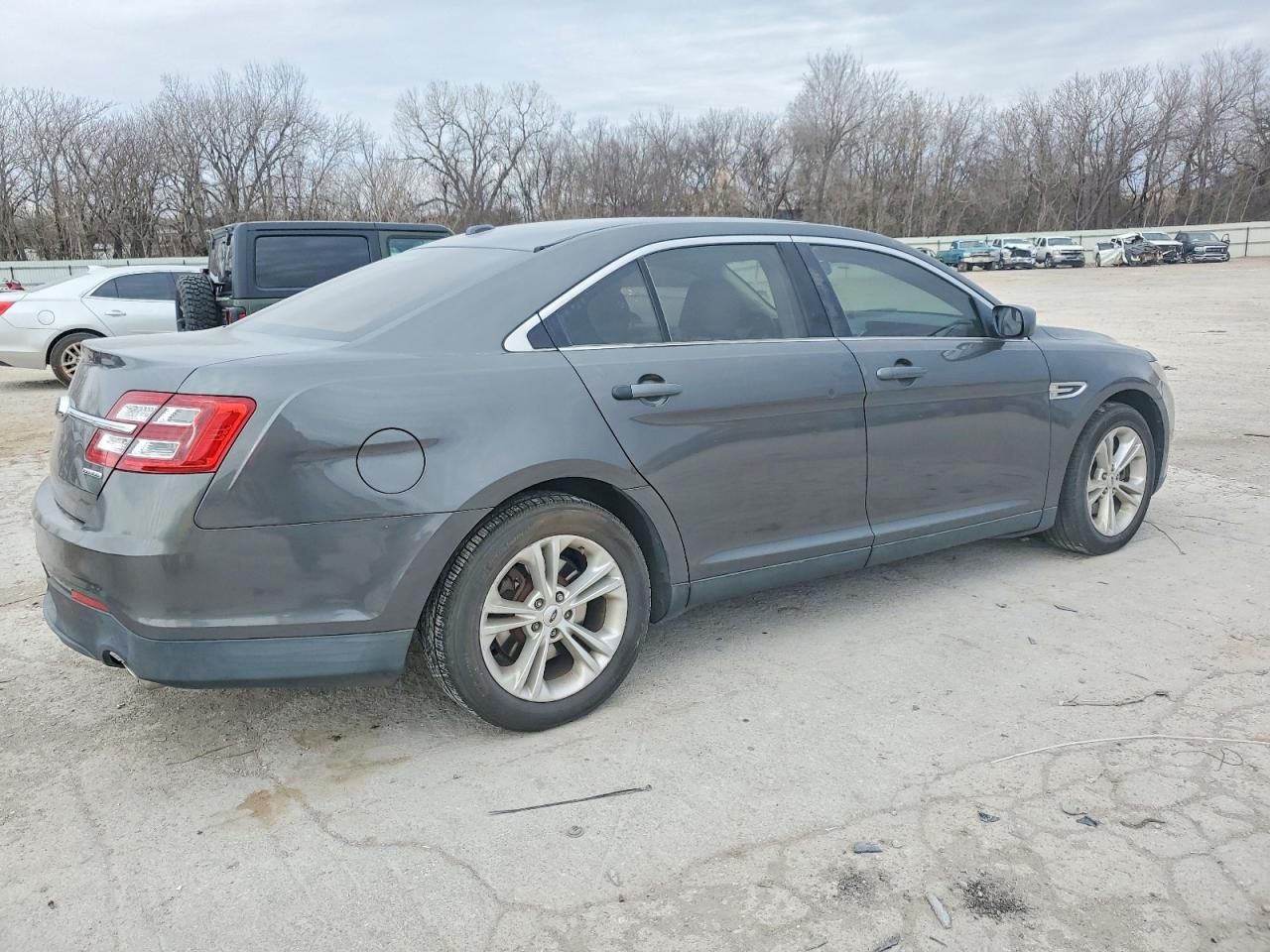 2015 Ford Taurus se