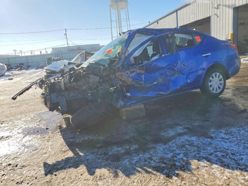 2013 Nissan Versa s