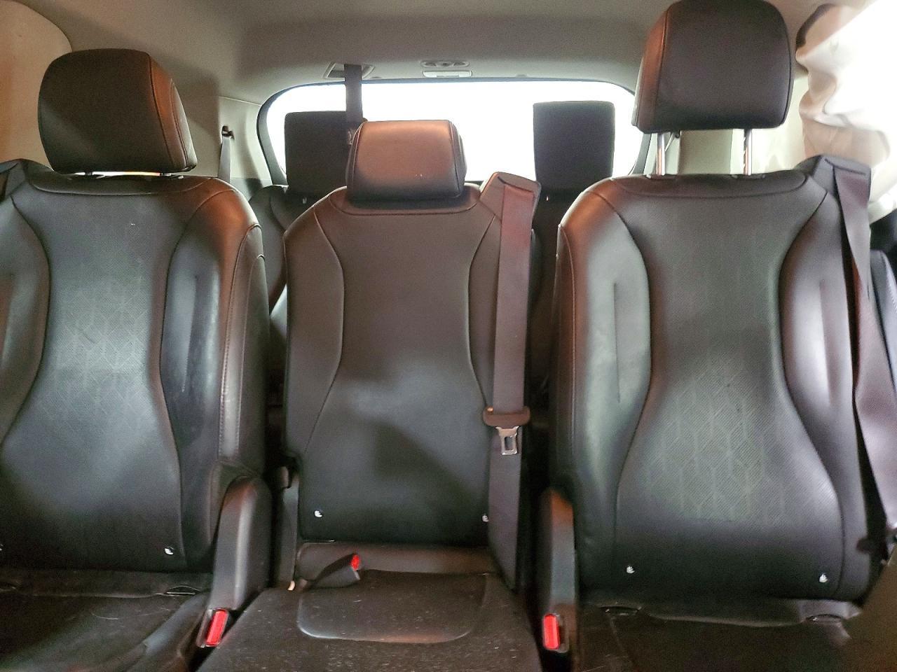 2022 KIA Carnival lx