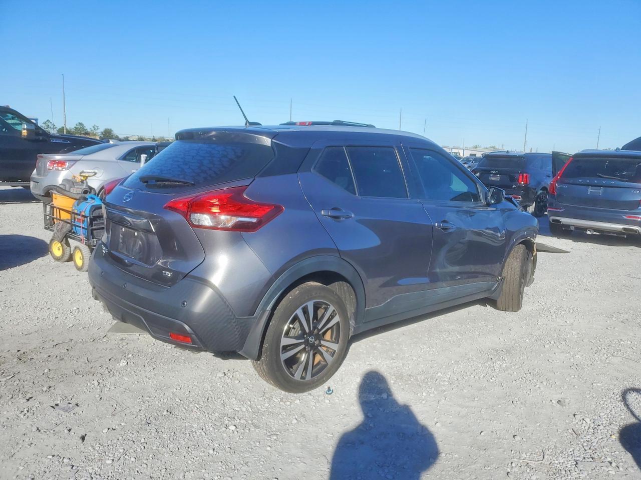 2020 Nissan Kicks sv