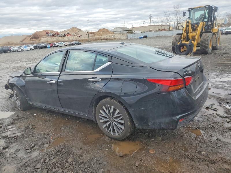 2023 Niss Altima sv