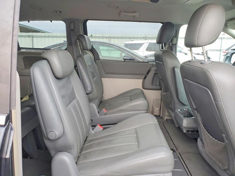 2010 Chrysler Town & Country Touring