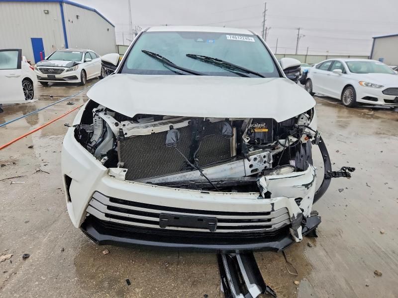 2019 Toyota Highlander le