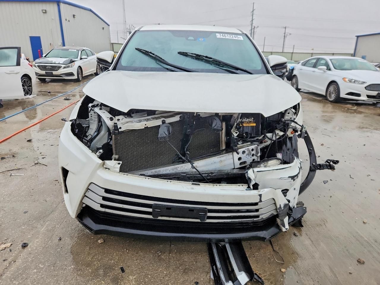 2019 Toyota Highlander le