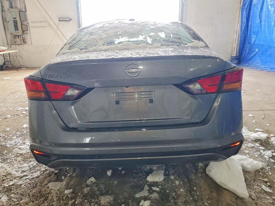 2025 Nissan Altima sv