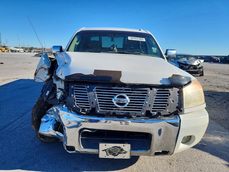 2011 Nissan Titan sv