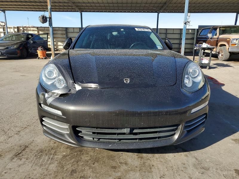 2014 Porsche Panamera 2