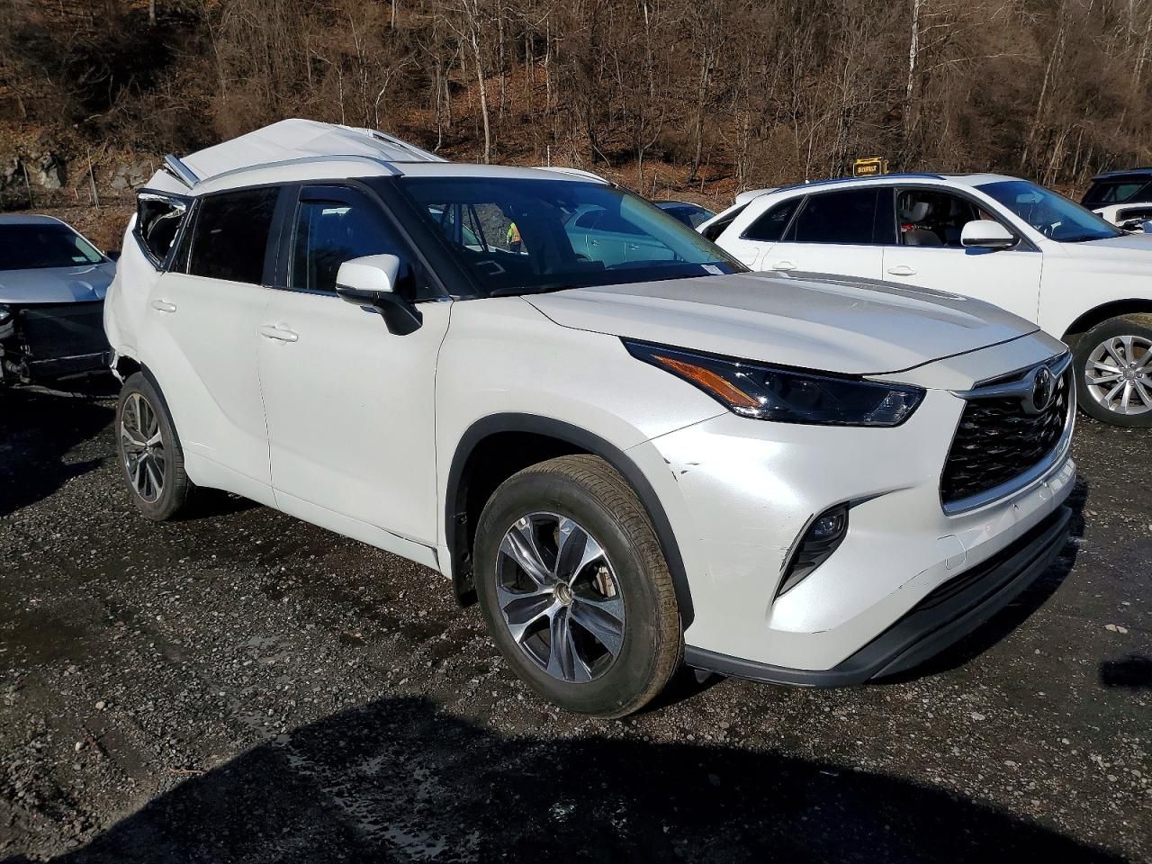 2024 Toyota Highlander le