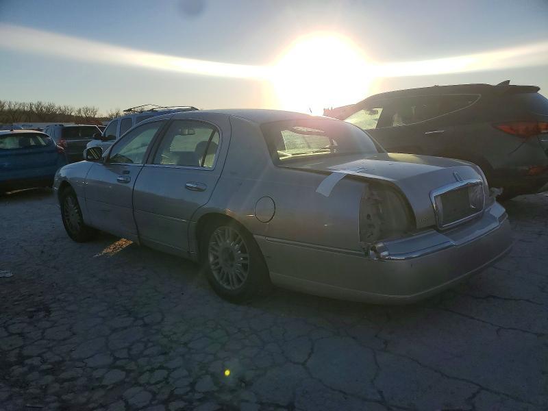 2007 Lincoln Town car Signature Limited