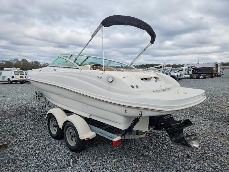 2003 Sea Ray 200 Sundeck Boat