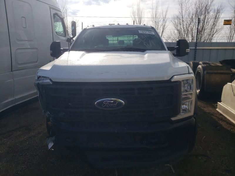 2023 Ford F550 Super Duty Flatbed Truck