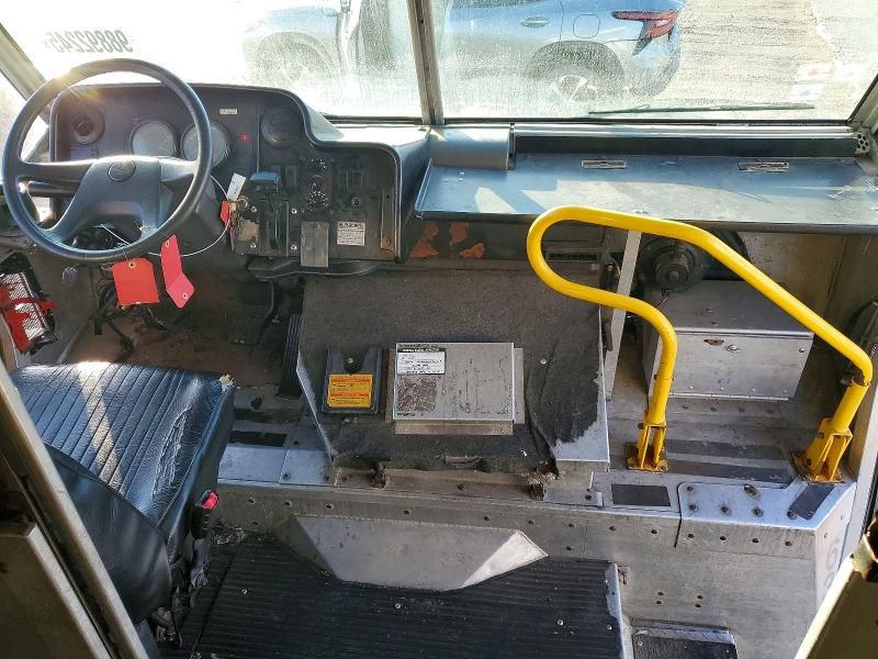 2005 Freightliner MT45 Delivery Truck