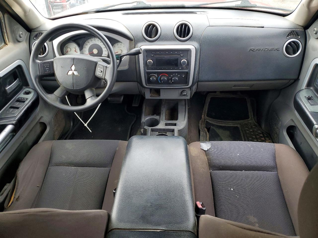 2009 Mitsubishi Raider LS