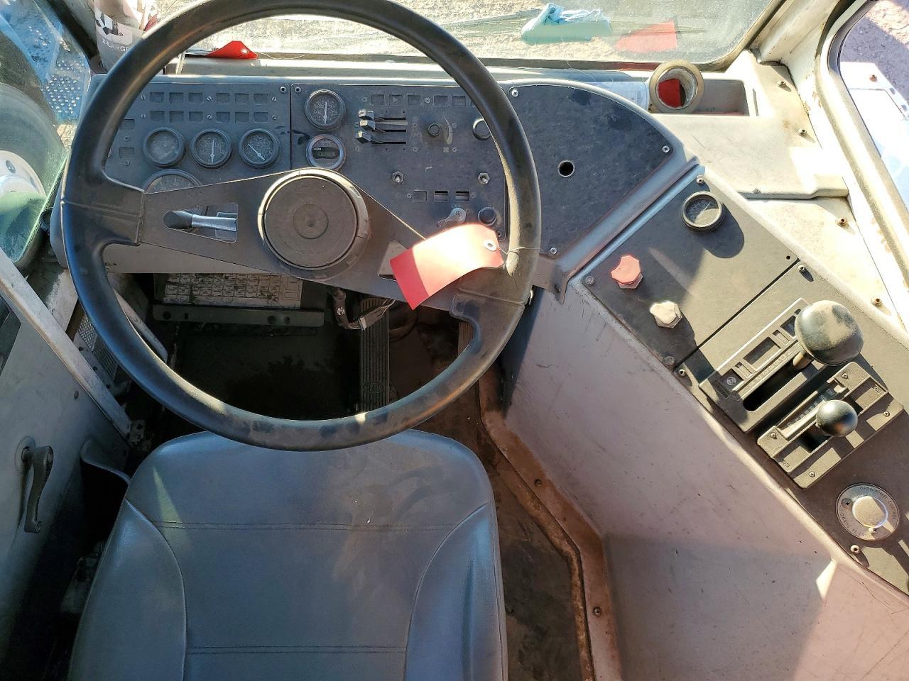 2010 Ottawa Yard Tractor 2009 Otta Tractor