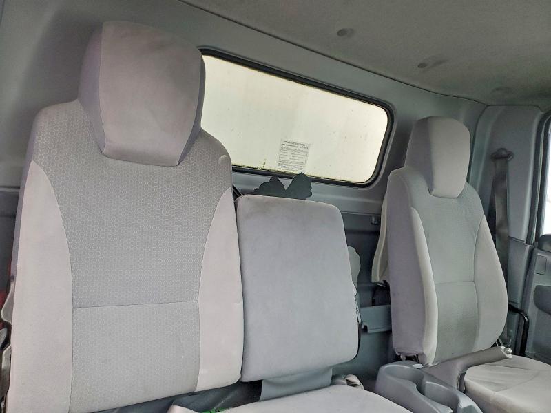 2016 Isuzu NPR BOX Truck