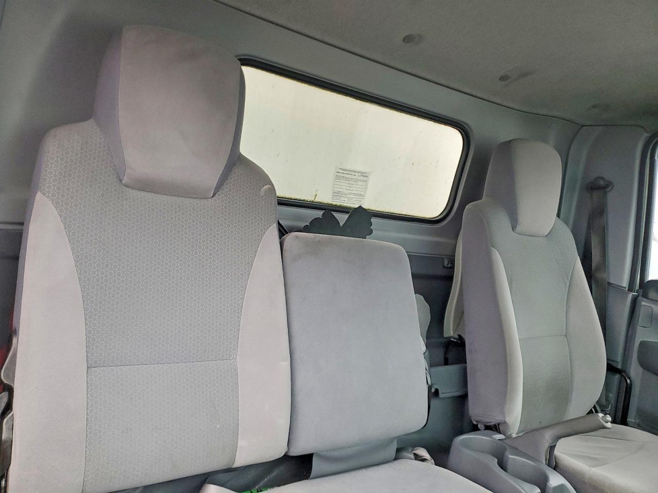 2016 Isuzu NPR BOX Truck