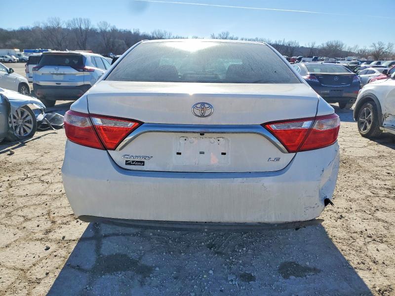 2016 Toyota Camry le
