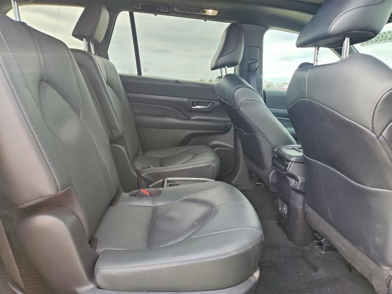 2025 Toyota Grand Highlander le