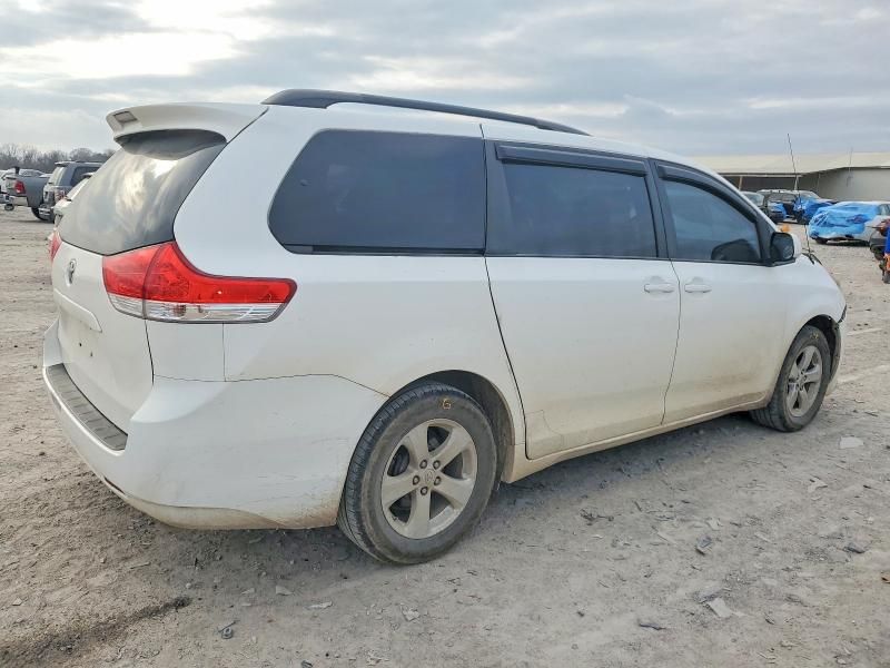 2011 Toyota Sienna le