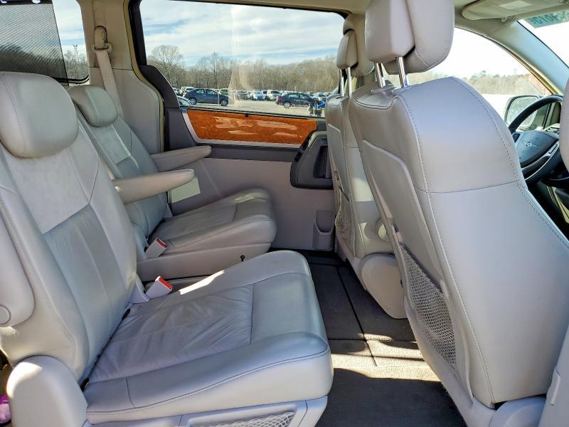 2010 Chrysler Town & Country Limited