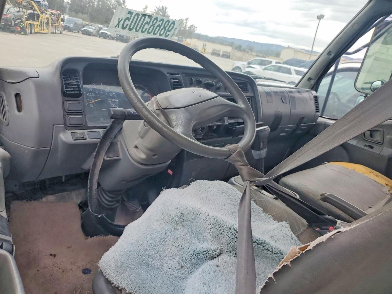 2000 Mitsubishi Fuso Truck OF America INC FH 211