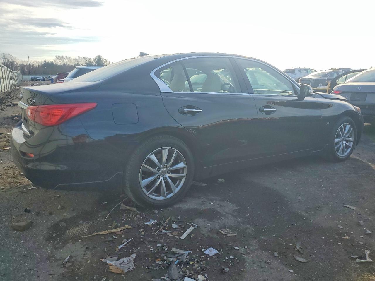 2015 Infiniti Q50 Base