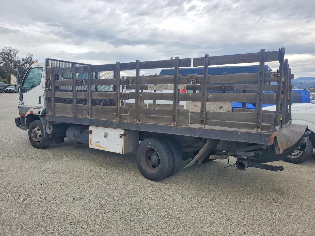 2000 Mitsubishi Fuso Truck OF America INC FH 211