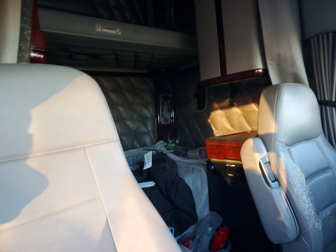 2020 Freightliner Conventional Coronado 132