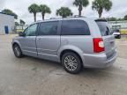 2015 Chrysler Town & Country Touring l