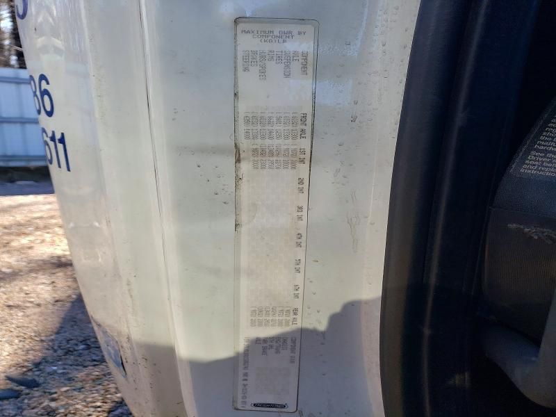 2012 Freightliner Cascadia 125 Semi Truck