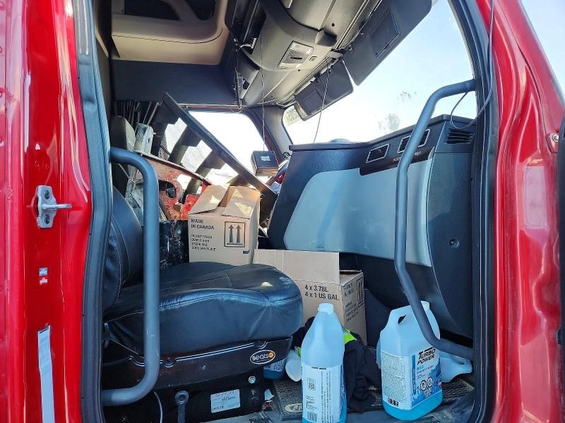 2020 Freightliner Cascadia 1-Semi Truck