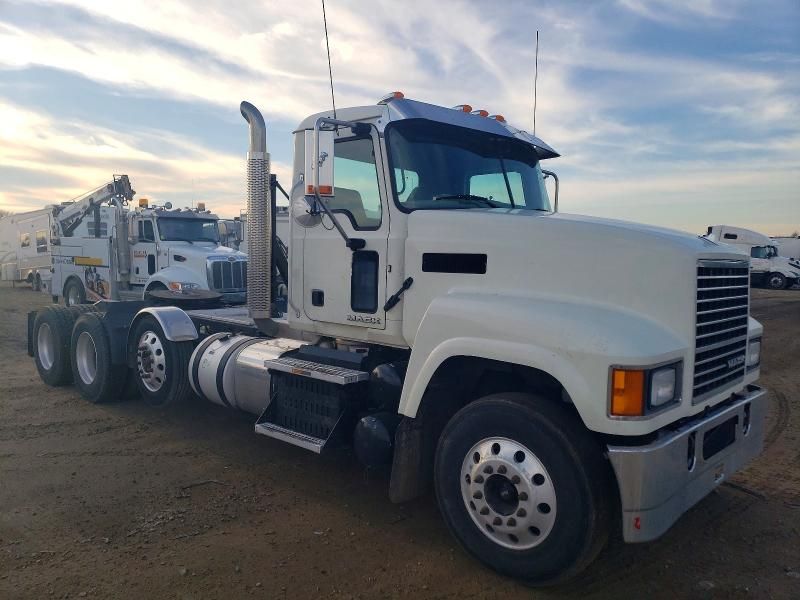 2016 Mack CHU613 Semi Truck