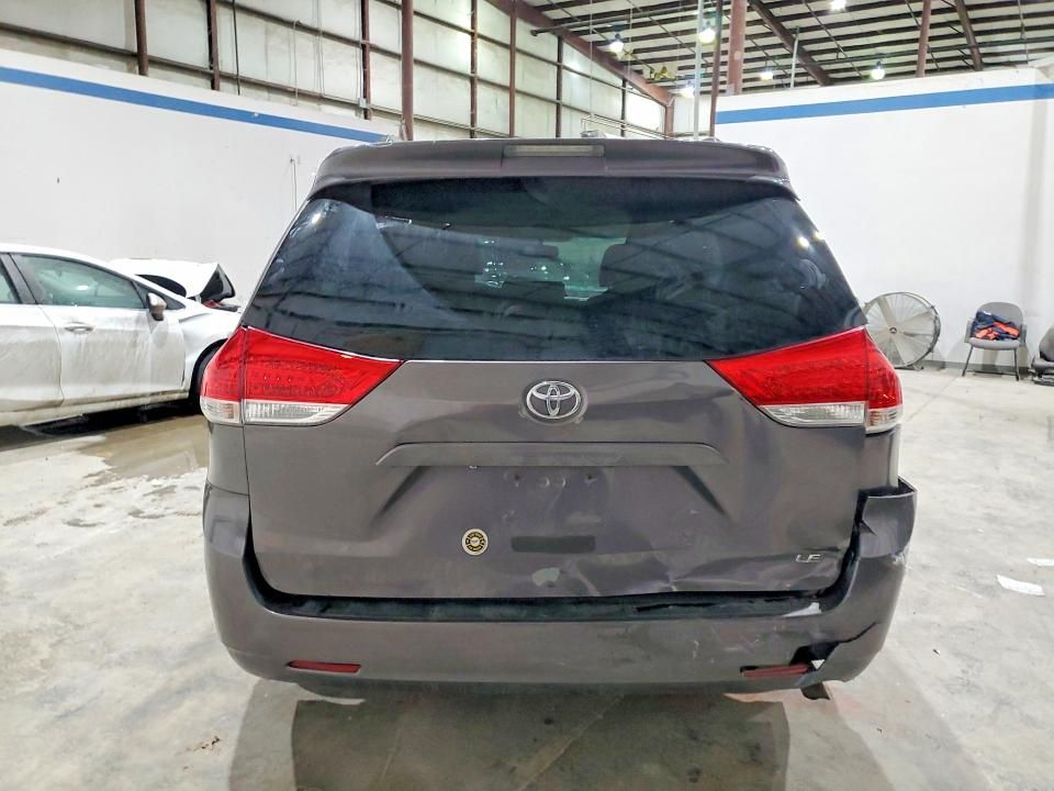 2013 Toyota Sienna le